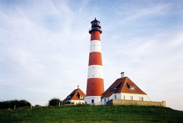 Leuchtturm Westerheversand: Der rot-weiße Riese im Watt